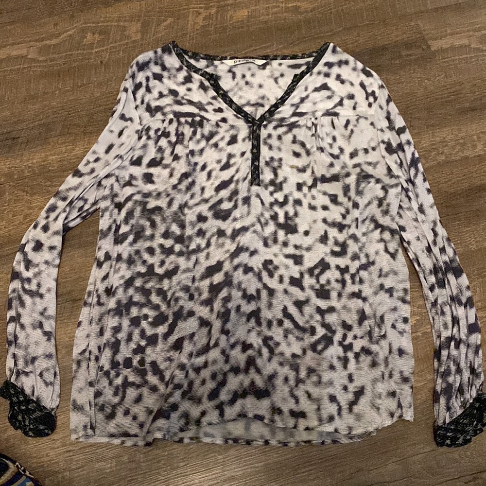 Black and white long sleeve blouse
